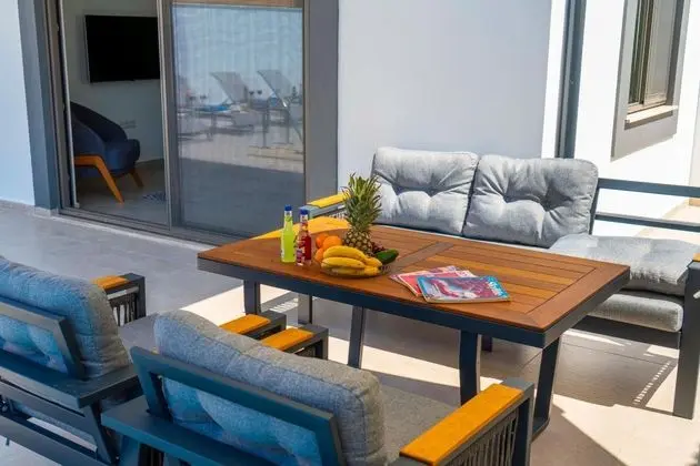 https://images.odamax.com/img/1920x1080/odamax/image/upload/Skyline_Villas_202609011245280__FRT0870.jpg