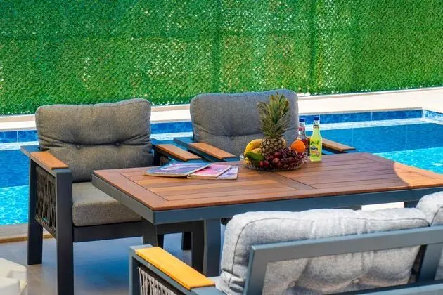 https://images.odamax.com/img/1920x1080/odamax/image/upload/Skyline_Villas_202609011245311__FRT0873.jpg