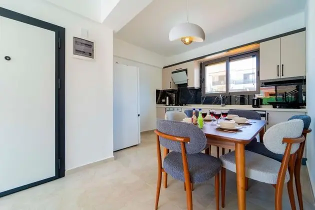 https://images.odamax.com/img/1920x1080/odamax/image/upload/Skyline_Villas_202609011245398__FRT0883.jpg