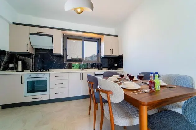 https://images.odamax.com/img/1920x1080/odamax/image/upload/Skyline_Villas_202609011245412__FRT0884.jpg