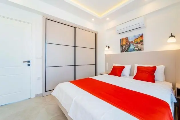 https://images.odamax.com/img/1920x1080/odamax/image/upload/Skyline_Villas_202609011245457__FRT0892.jpg