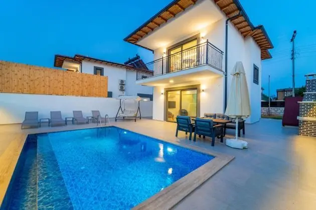https://images.odamax.com/img/1920x1080/odamax/image/upload/Skyline_Villas_202609011245590__FRT1035.jpg