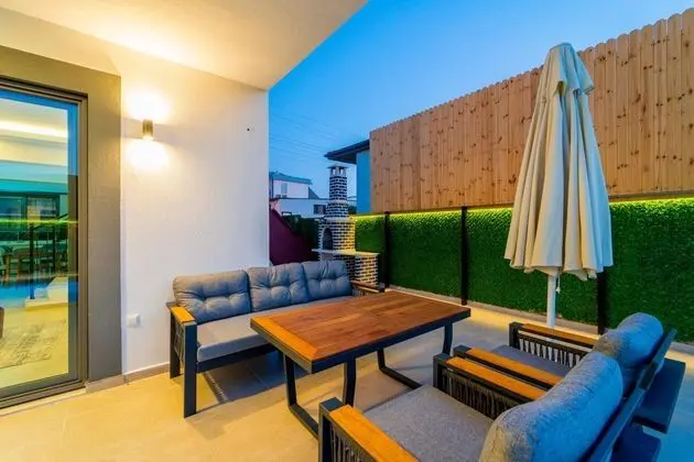 https://images.odamax.com/img/1920x1080/odamax/image/upload/Skyline_Villas_202609011246004__FRT1039.jpg