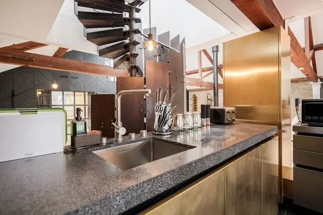 Exclusive Apart Daire, Nehir Manzaralı (Metro 607)