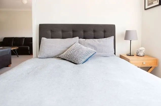 Oda, 1 Büyük (Queen) Boy Yatak, Banyolu/Duşlu (Shared Lounge & Kitchen)