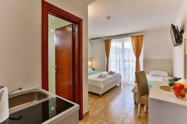 Üç Kişilik Oda, Balkon, Şehir Manzaralı