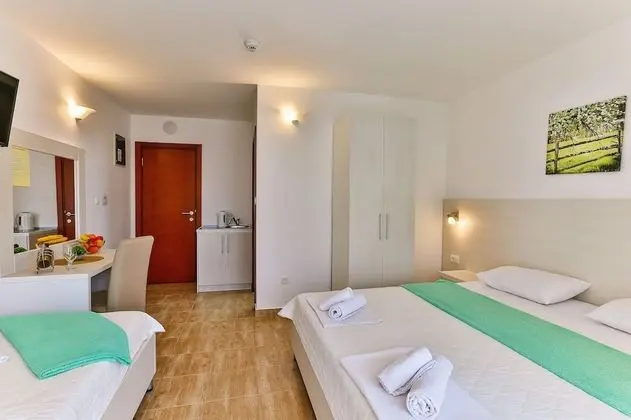 Üç Kişilik Oda, Balkon, Şehir Manzaralı