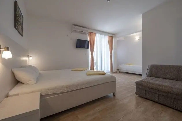 Üç Kişilik Oda, Balkon, Şehir Manzaralı