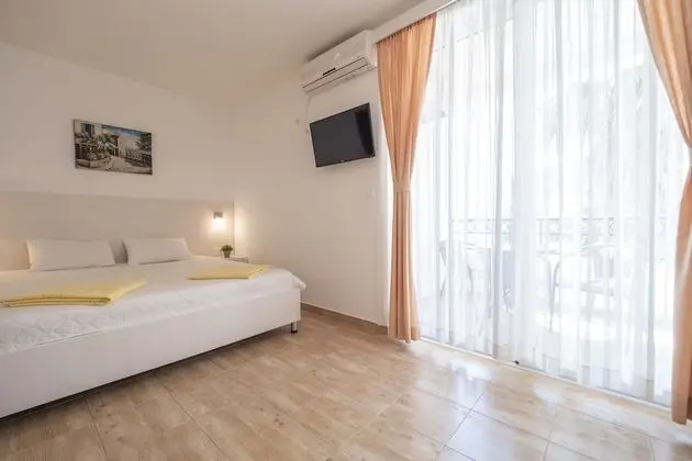 Üç Kişilik Oda, Balkon, Şehir Manzaralı