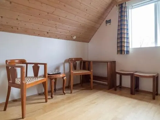 Tek Büyük veya İki Ayrı Yataklı Oda, Ortak Banyo