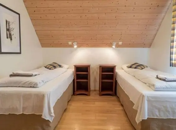 Tek Büyük veya İki Ayrı Yataklı Oda, Ortak Banyo