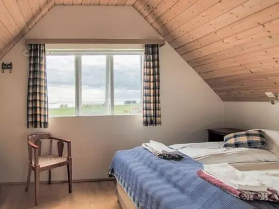 Tek Büyük veya İki Ayrı Yataklı Oda, Ortak Banyo