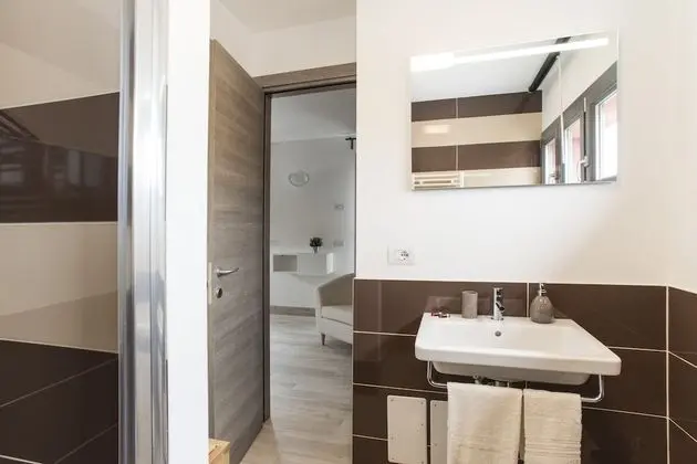Elite Apart Daire, 2 Yatak Odası, 2 Banyolu, Bahçe Manzaralı