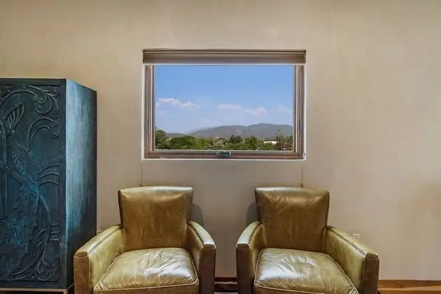 Ev (Skyview - Gorgeous Views from The Rai)