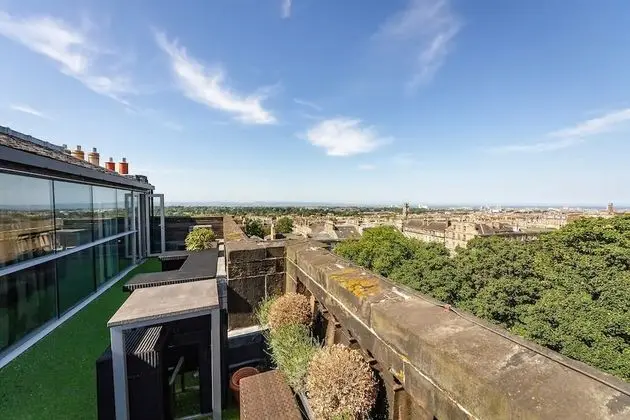 Çatı Katı Süiti (Penthouse)