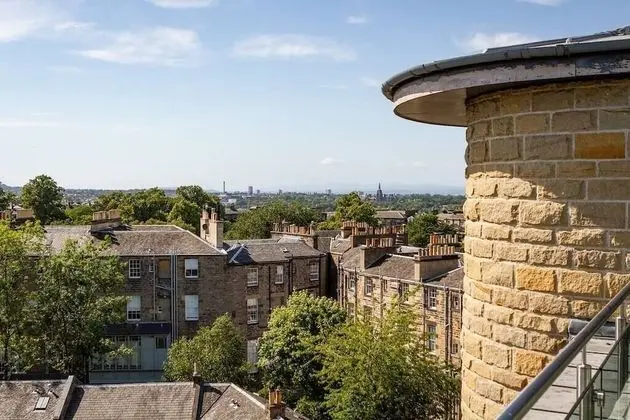 Çatı Katı Süiti (Penthouse)