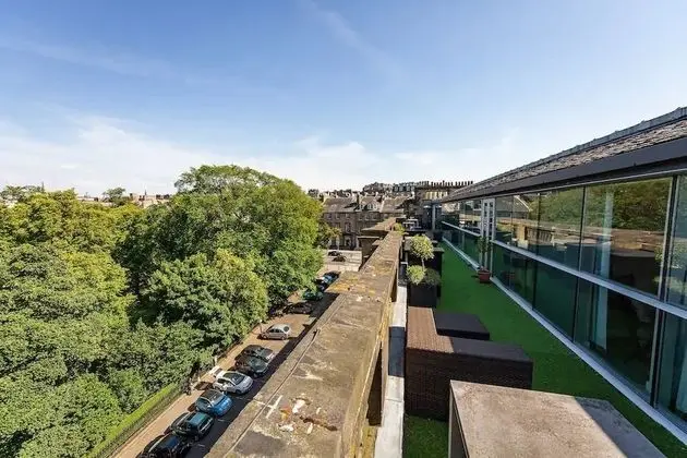 Çatı Katı Süiti (Penthouse)