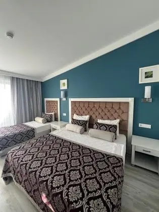 Standart Oda, Deniz ve Havuz Manzaralı, Balkonlu veya Fransız Balkonlu