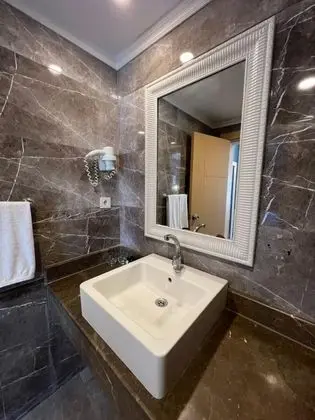 Standart Oda, Deniz ve Havuz Manzaralı, Balkonlu veya Fransız Balkonlu