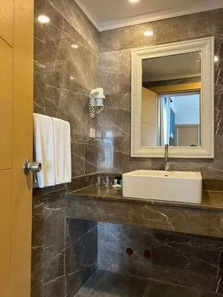 Standart Oda, Deniz ve Havuz Manzaralı, Balkonlu veya Fransız Balkonlu