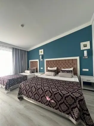 Standart Oda, Deniz ve Havuz Manzaralı, Balkonlu veya Fransız Balkonlu