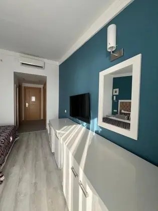 Standart Oda, Deniz ve Havuz Manzaralı, Balkonlu veya Fransız Balkonlu