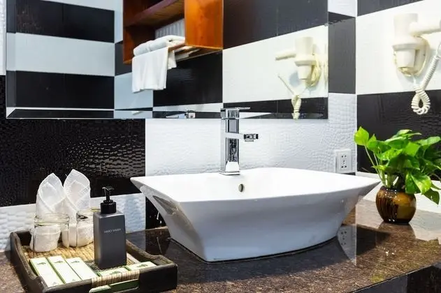 Deluxe Tek Büyük Yataklı Oda, 1 En Büyük (King) Boy Yatak, Havuz Manzaralı