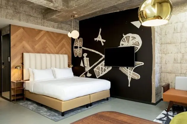 Çatı Katı (Loft), 1 En Büyük (King) Boy Yatak (The Slaak Loft)