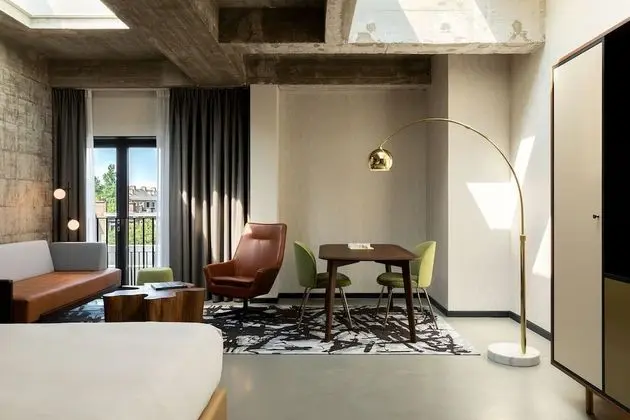 Çatı Katı (Loft), 1 En Büyük (King) Boy Yatak (The Slaak Loft)