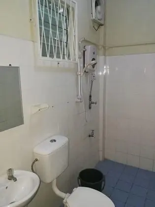 Oda, 1 Büyük (Queen) Boy Yatak (Aircond)