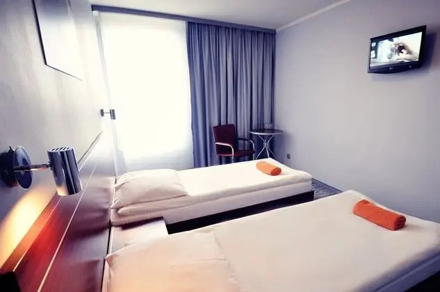Büyük Yataklı Tek Kişilik Oda, 2 Tek Kişilik Yatak