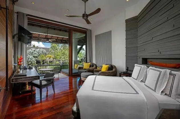 Pearl Bed Suite