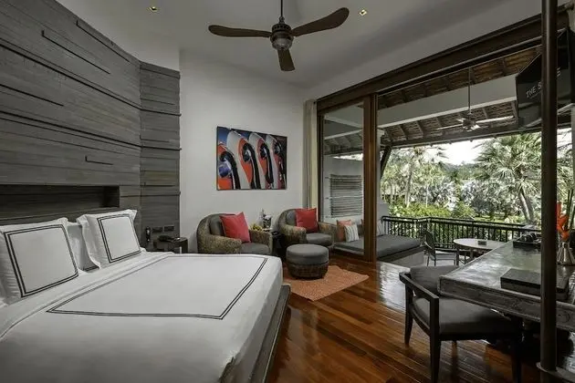 Pearl Bed Suite