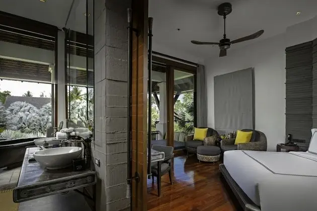 Pearl Bed Suite