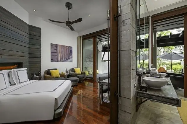 Private Pool Suite