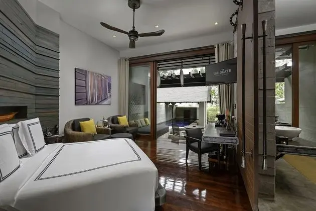 Private Pool Suite