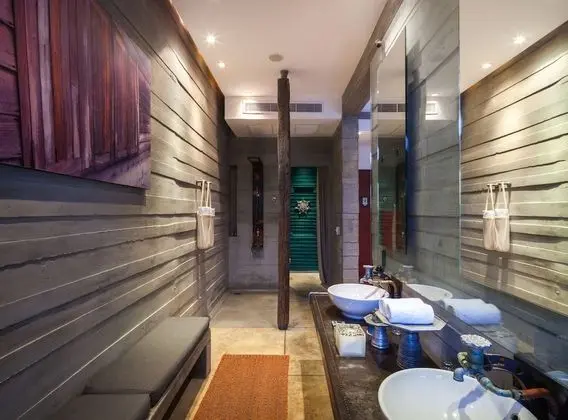 Private Pool Suite
