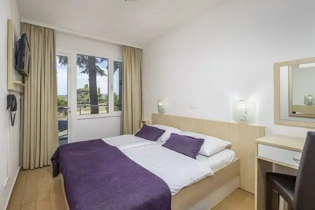 Superior Tek Büyük Yataklı Oda, Balkon, Kısmi Deniz Manzaralı