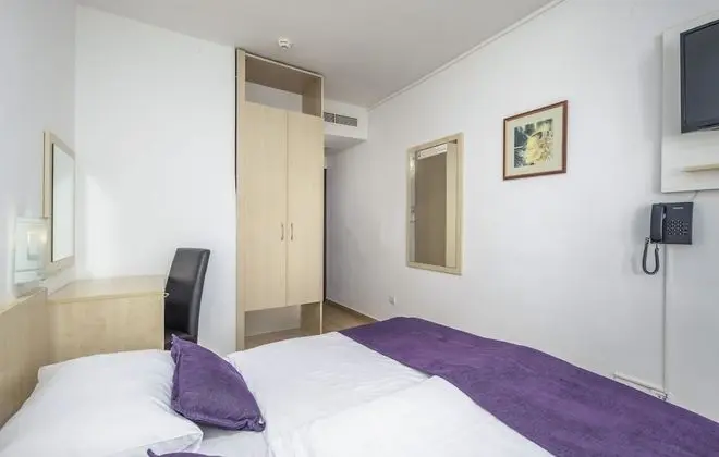 Superior Tek Büyük Yataklı Oda, Balkon, Kısmi Deniz Manzaralı