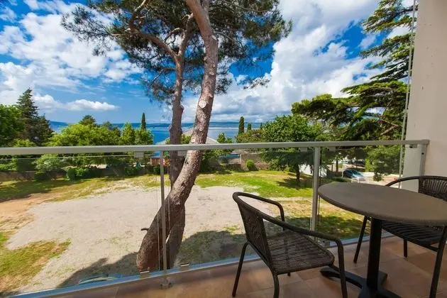 Superior Tek Büyük Yataklı Oda, Balkon, Kısmi Deniz Manzaralı