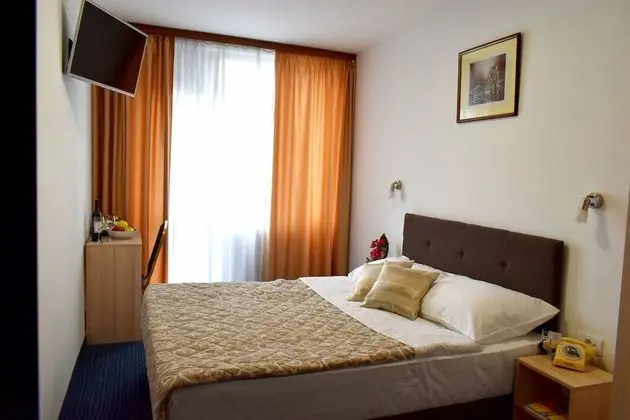 Superior Tek Büyük veya İki Ayrı Yataklı Oda
