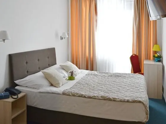 Superior Tek Büyük veya İki Ayrı Yataklı Oda