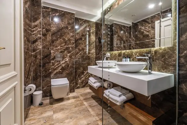 Premium Tek Büyük Yataklı Oda