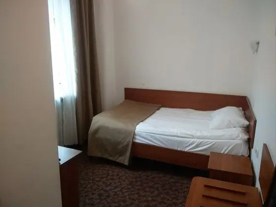 Single Courtyard room