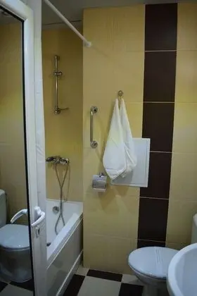 Üç Kişilik Oda