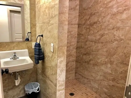 Basic Tek Büyük Yataklı Oda