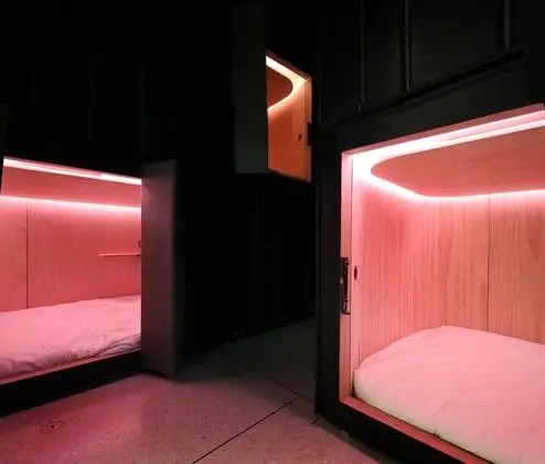 Private Mixed Room 4 Single Capsules (5pm to 11am)