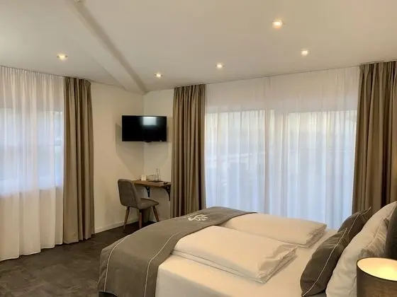 Premium Tek Büyük Yataklı Oda