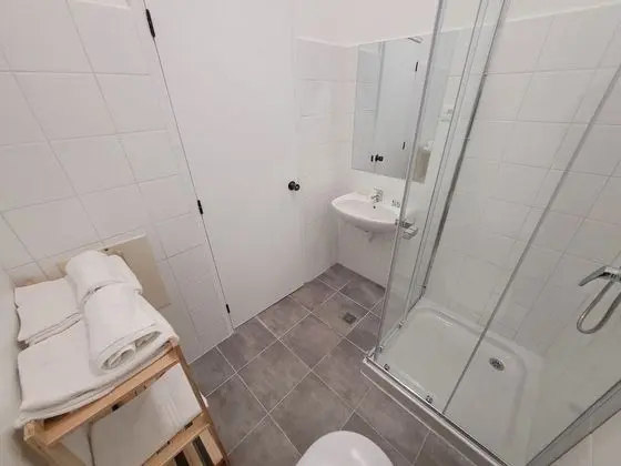 Basic Tek Büyük Yataklı Oda