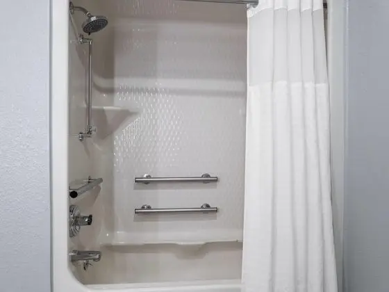 Engellilere uygun banyo